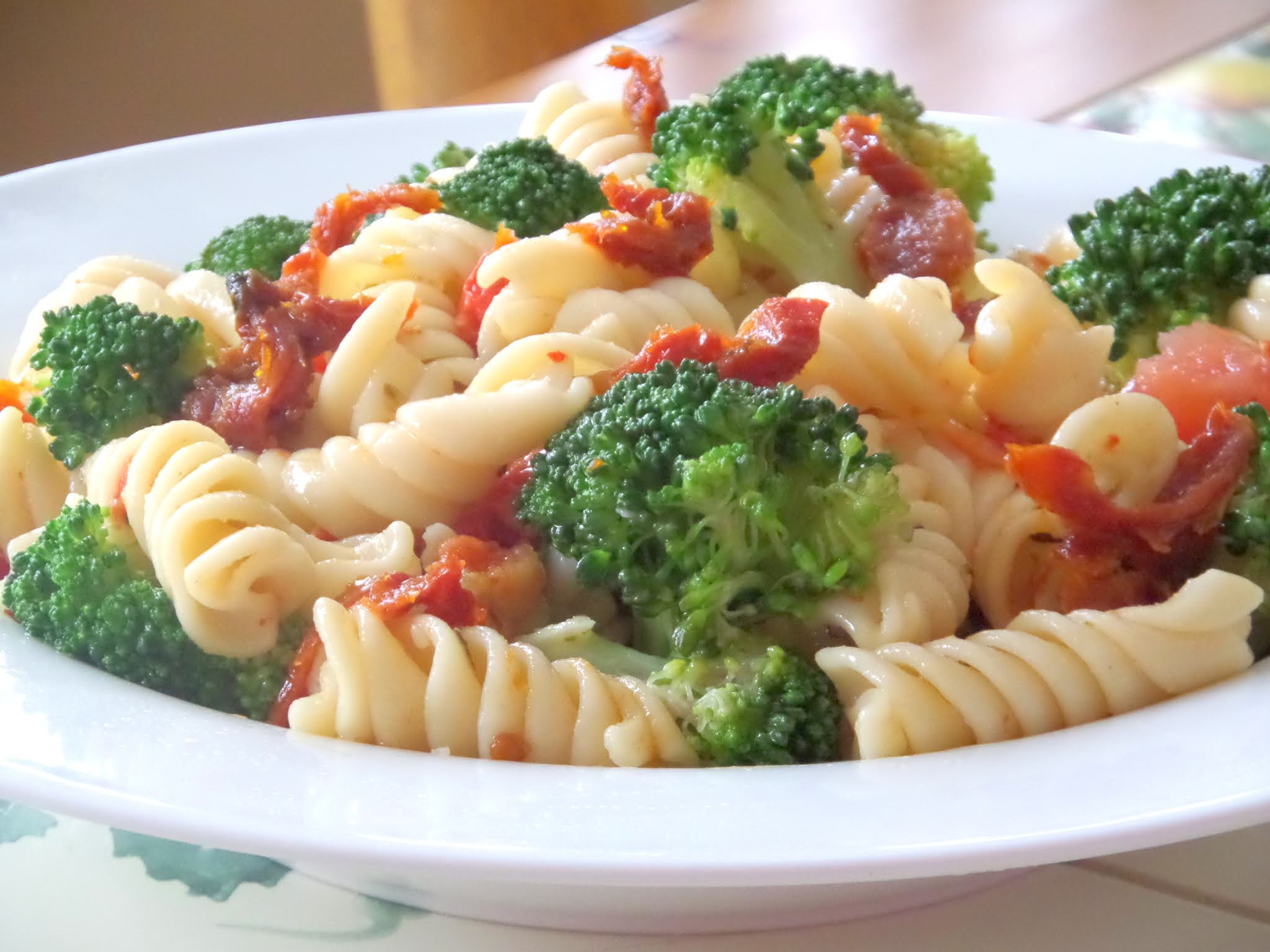 Home Blog Pasta With Broccoli And Sundried Tomatoes