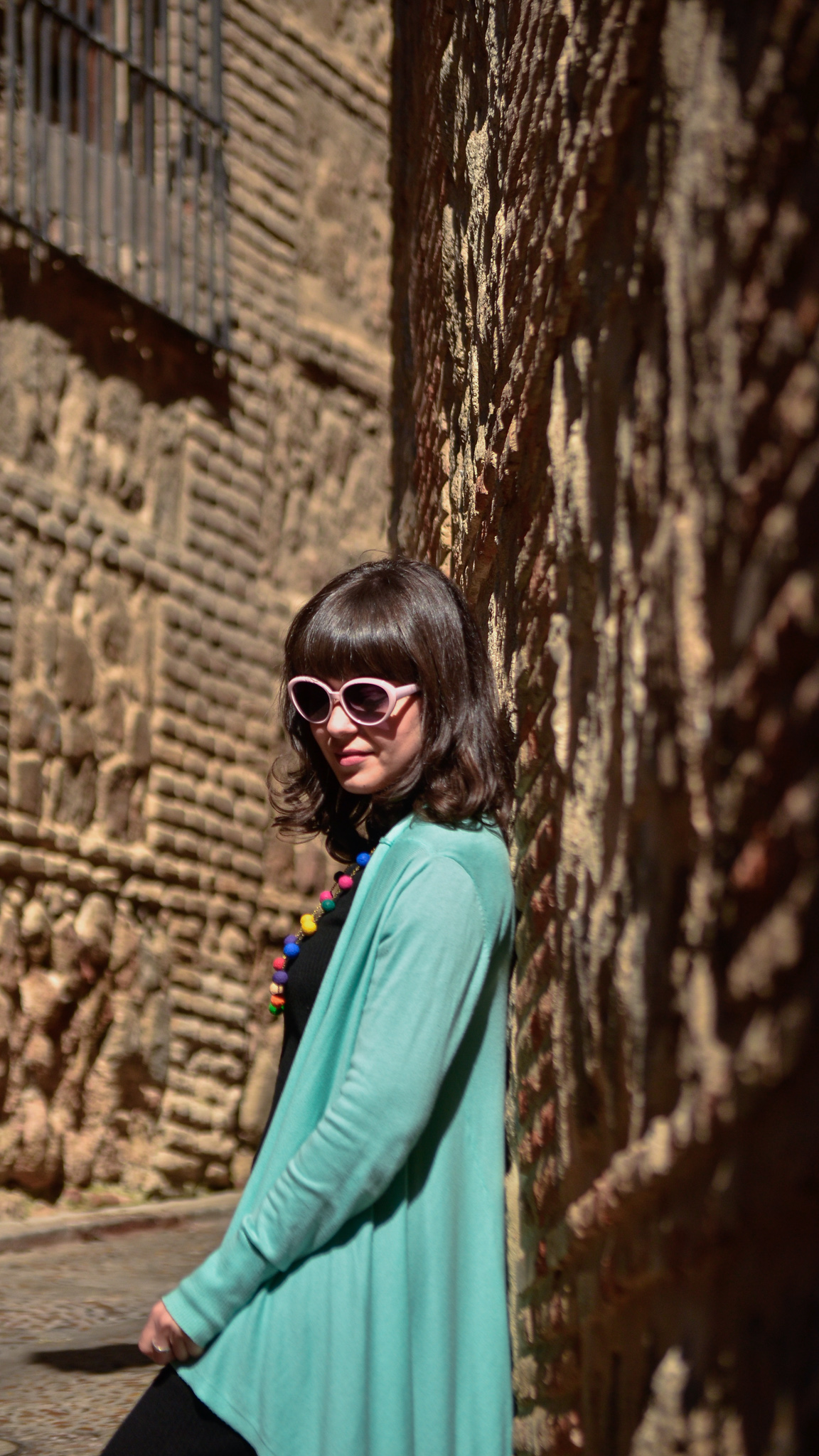 Toledo Spain tourist outfit colourful colours handmade necklace minty sneakers minty oversized cardigan thrifted bag satchel pink sunglasses amazing landscapes sceneries Alcazar view 