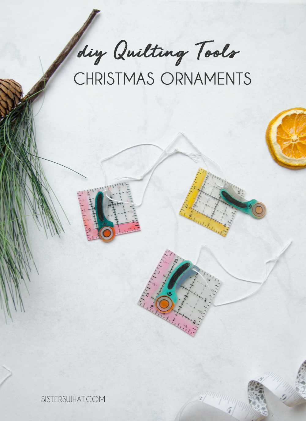 DIY quilting ornament. Perfect sewing gift for a friend who loves quiltint or sewing #sewing #quilting #sewingornament