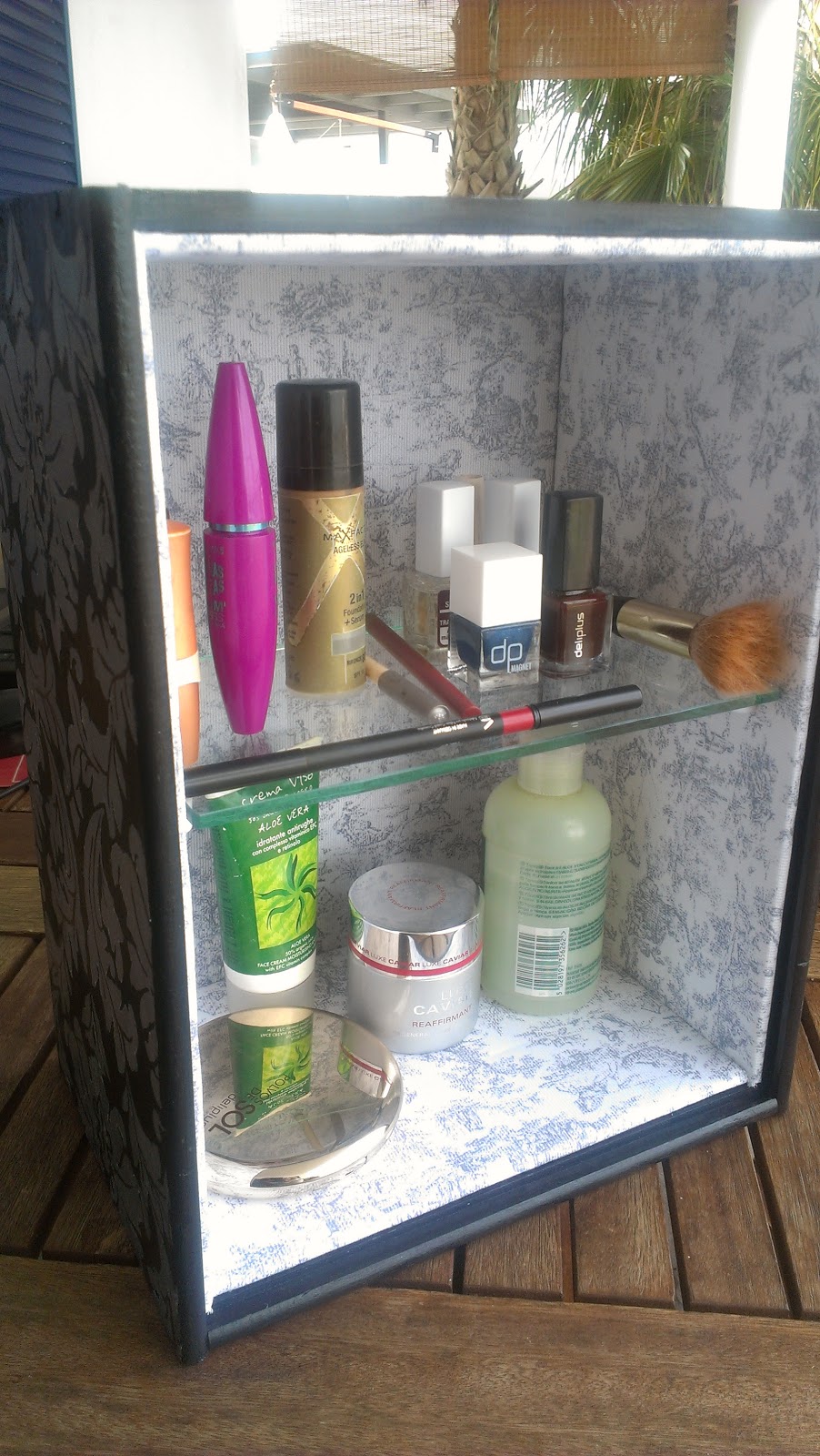 ESTAMOS RE-CI-CLAN-DO-NOS: ¿Botiquín o Cosméticos?