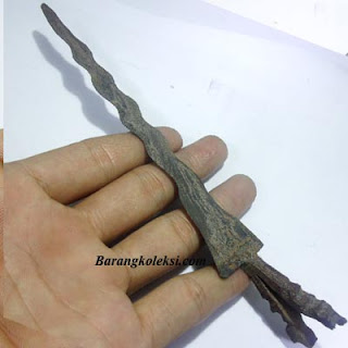 keris putut LUK 11, ciri ciri keris kuno, keris kuno termahal, ciri ciri keris yang bertuah, harga keris kuno, arti keris luk 11, keris kuno ditemukan di dasar laut, keris pusaka sunan kalijaga, pamor keris dan khasiatnya pusaka keris kuno