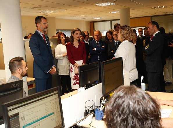 Queen Letizia wore Felipe Varela blouse and floral skirt, Felipe Varela clutch bag, Magrit pumps. National Centre for Technology and Food Safety