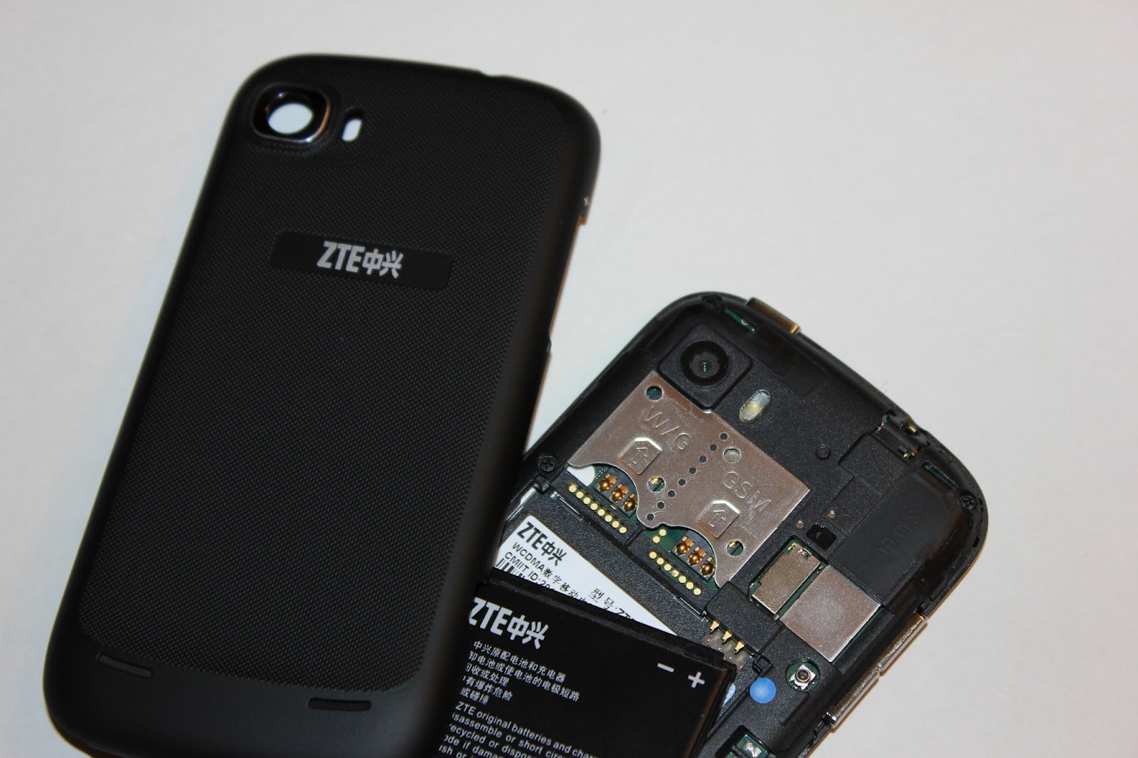 Smartphone Reviews ZTE V970 (Dual SIM with 3G support)