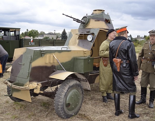 Z pola walki Samochód pancerny Wz. 34/ Wz. 34 armoured car
