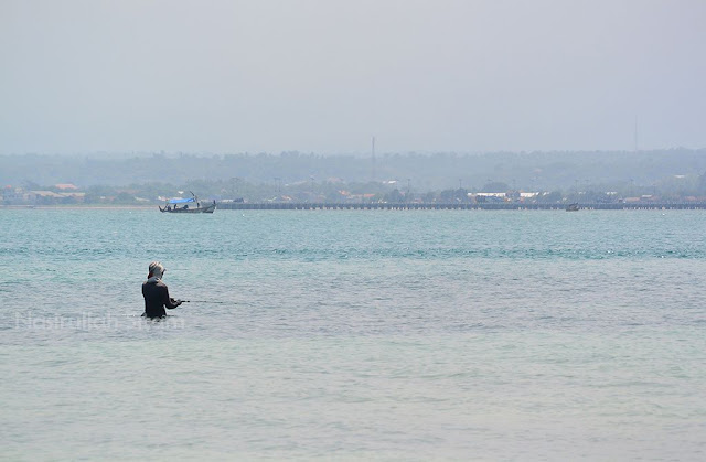 Para pemancing di sekitaran Pulau Panjang