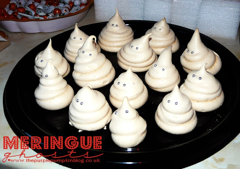 Meringue Ghosts #Halloween #CraftyOctober