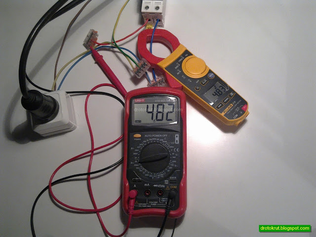 Замер переменного тока цифровым мультиметром Uni-T UT55 и токовыми клещами Fluke 319