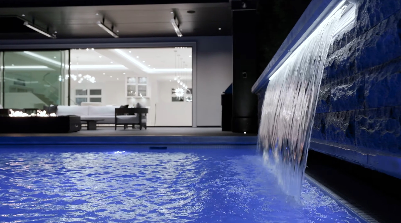 74 Photos vs. Luxury Contemporary Home In West Vancouver Interior Design Tour