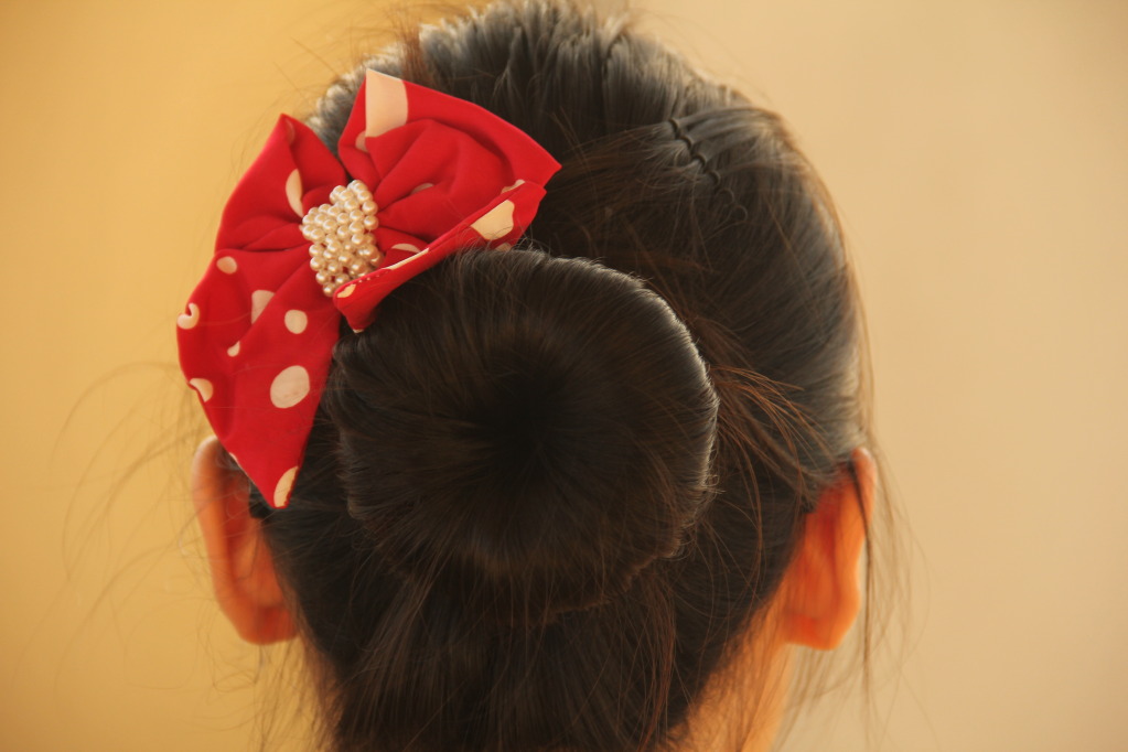 The Glamourtini Hair Bun Tutorial using 1721 Perfect Bun Maker (Sponge)