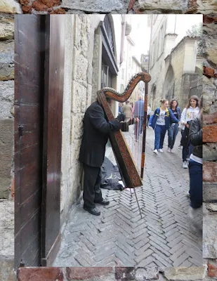 A harp serenade on a Bergamo weekend