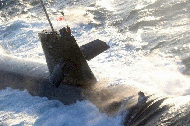 submarino-japones-choca-con-un-buque-mercante
