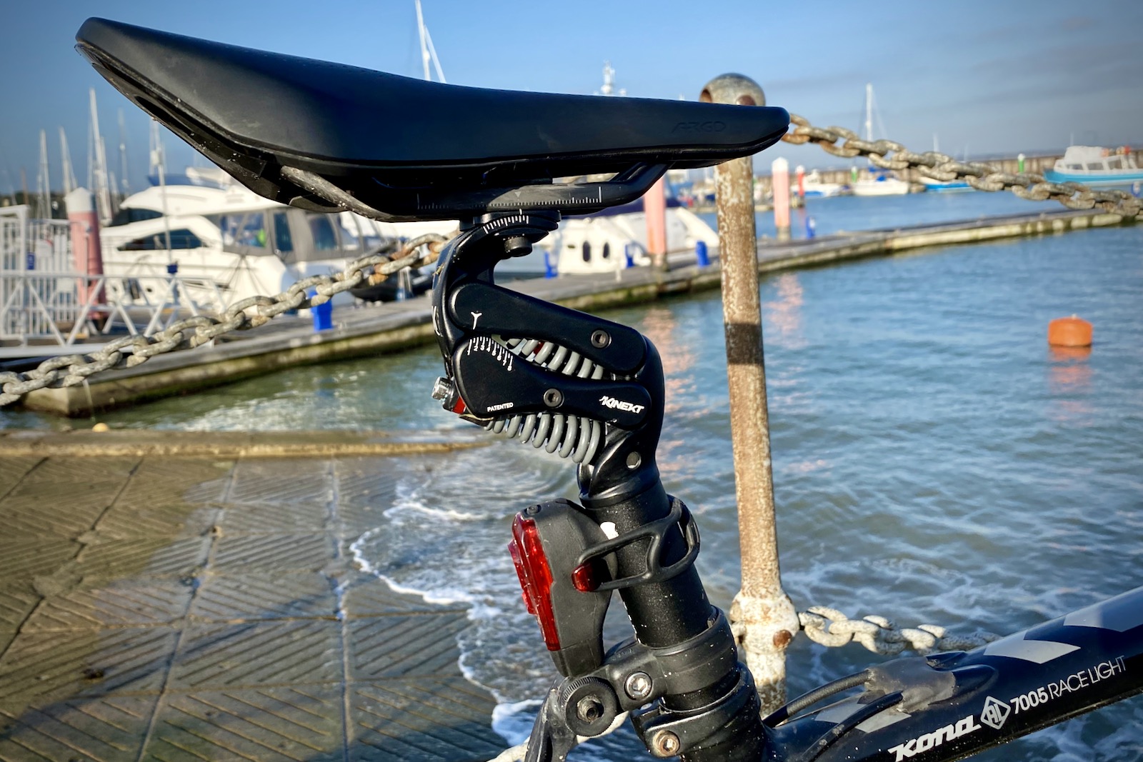 Review KINEKT Suspension Seatpost and Suspension Stem