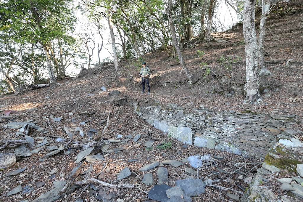卡社山稜線附近的遺跡