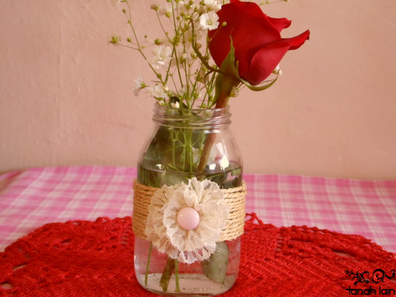 Florero DIY reciclando un frasco de vidrio 