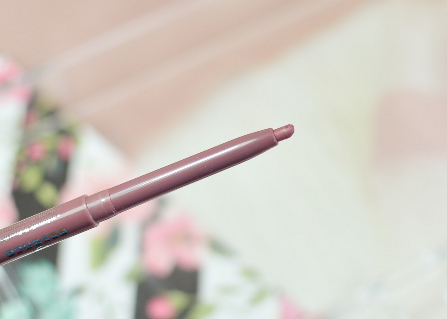 Essence Draw The Line Instant Colour Lipliner 05 So UnGreyTful — Lana