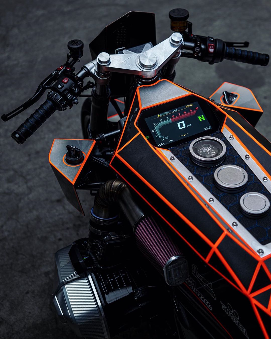 bmw r1250gs dominator