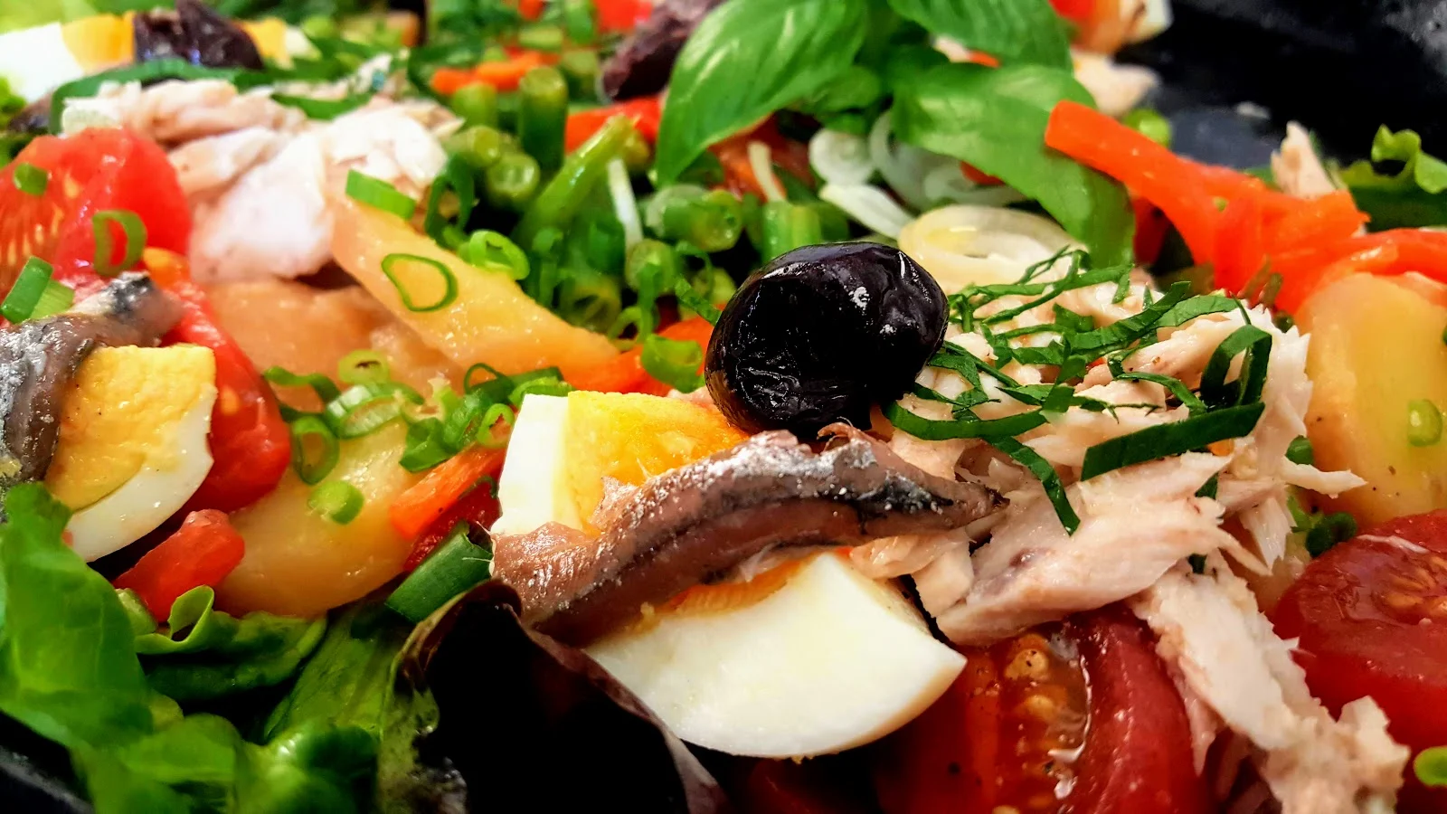 Salade de pommes de terre façon niçoise