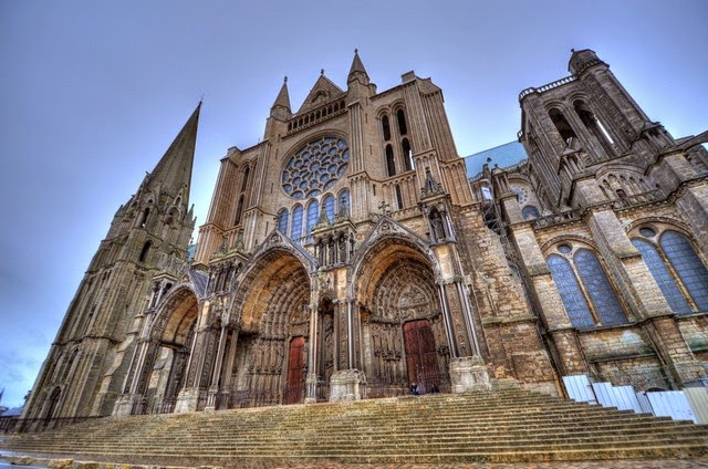 71. Chartres Cathedral (Paris, France)