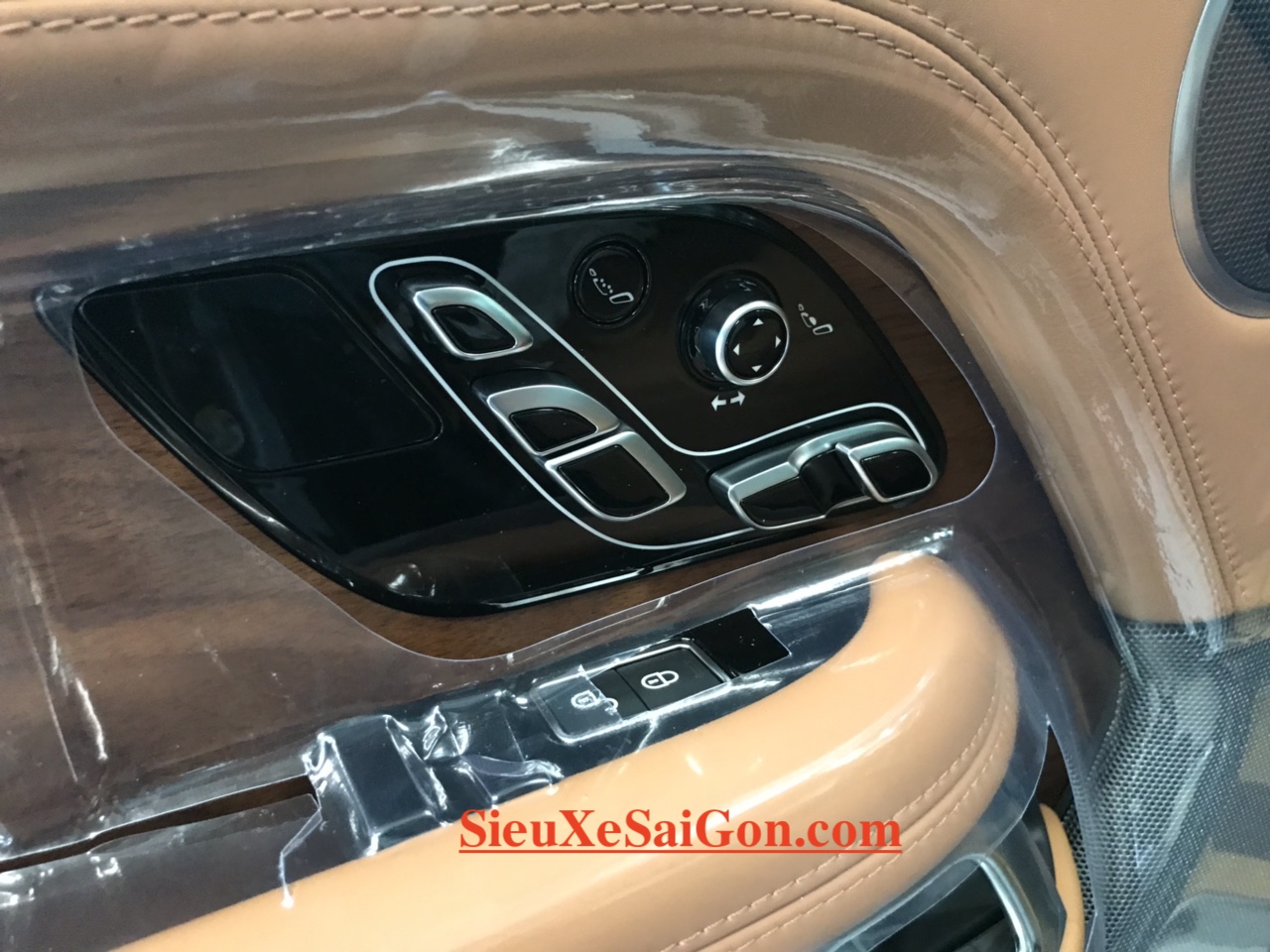 Siêu Phẩm SUV Range Rover LWB Mới 5 Chỗ Đời 2018 Model 2019 Màu Bạc ÁNh kim vừa về việt nam với giá trên 10 tỷ đồng có gì mới và đặc biệt