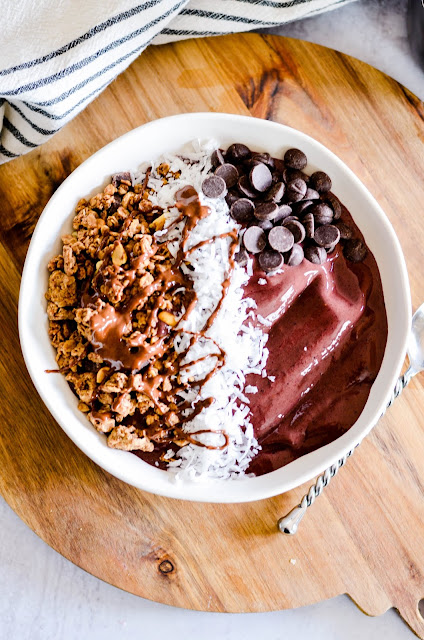 This Dark Chocolate Cherry Smoothie Bowl is by far my favorite way to start the day! Made with sweet dark cherries, dark chocolate, coconut, and granola.