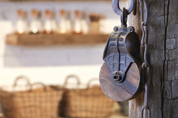 ilia estudio interiorismo: Concebida como un antiguo granero, pero