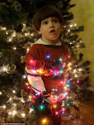 Awkward Christmas family photos (Part II): Feast on these outfits