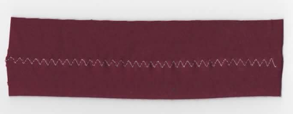 Trikoon ompelu monipistosiksakilla. Trikoon ompelu monipistosiksakilla.