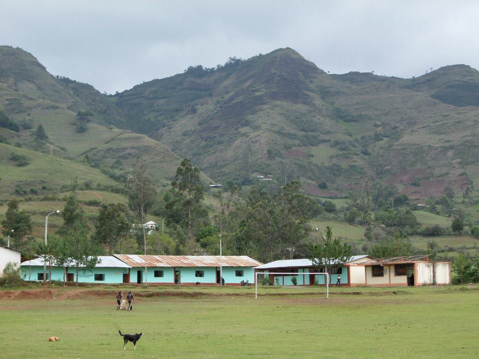 Colegio CESAR A. VALLEJO MENDOZA - Polulo