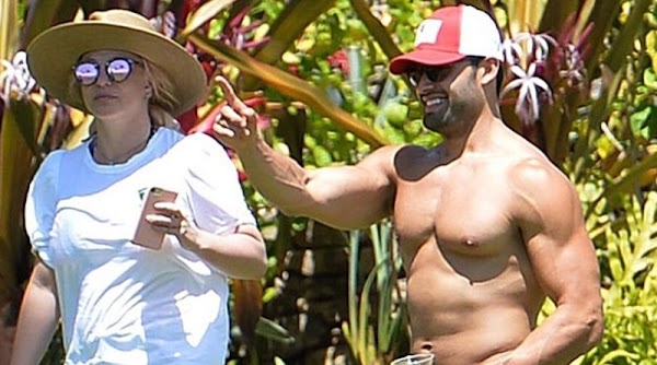  Britney Spears y Sam Asghari se “relajan” en Hawaii 