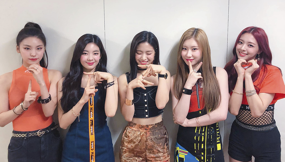 твайс и итзи. Itzy участницы 2022. учим итзи участницы имена. группа itzy 2022. Itzy участницы имена с фото на русском языке.