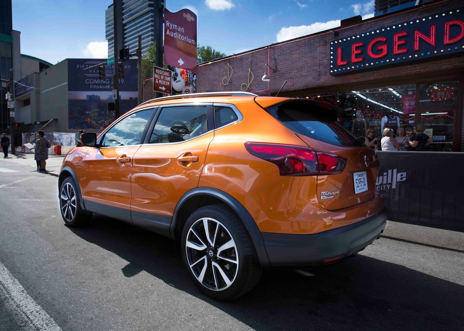 The Littlest Rogue The 2017 Nissan Rogue Sport SV FWD