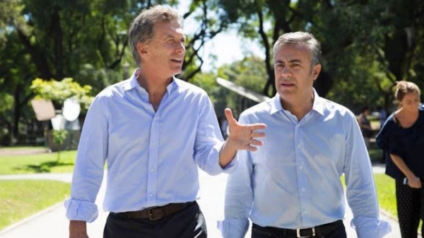 El candidato de Alfredo Cornejo denunció campaña sucia porque repartieron folletos de él con Mauricio Macri El candidato de Alfredo Cornejo denunció campaña sucia porque repartieron folletos de él con Mauricio Macri