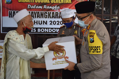 Baksos Peringatan HUT Bhayangkara 74, Polres Bondowoso Bagikan Ratusan Kilogram Beras ke Ponpes Baksos Peringatan HUT Bhayangkara 74, Polres Bondowoso Bagikan Ratusan Kilogram Beras ke Ponpes