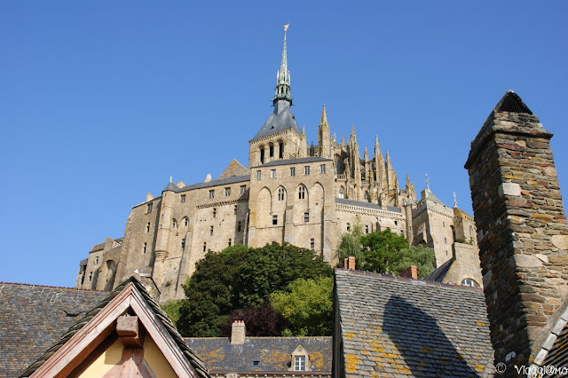 Vista dal basso dell'Abbazia di Saint Michel