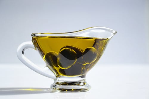 فوائد زيت الزيتون للبشرة فوائد زيت الزيتون للبشرة