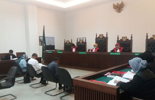 bacakan pledoi di Pengadilan Tipikor Padang