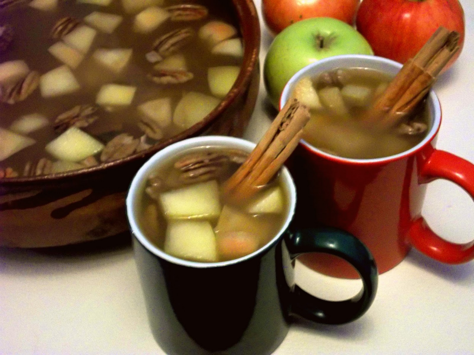 She Made/Ella Hace: Ponche Navideño de Manzana - La Cocina de Leslie