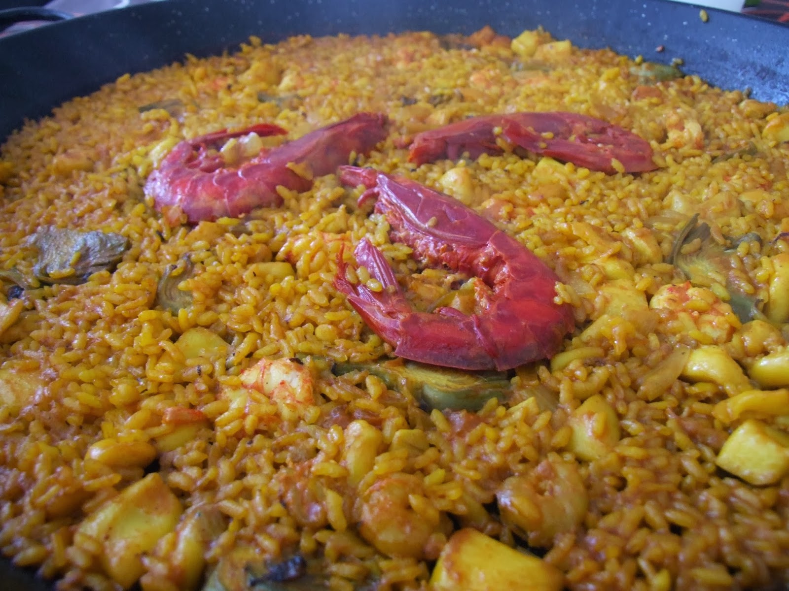 Las Lorecetas PAELLA DE CARABINEROS, SEPIA, GAMBAS Y ALCACHOFA