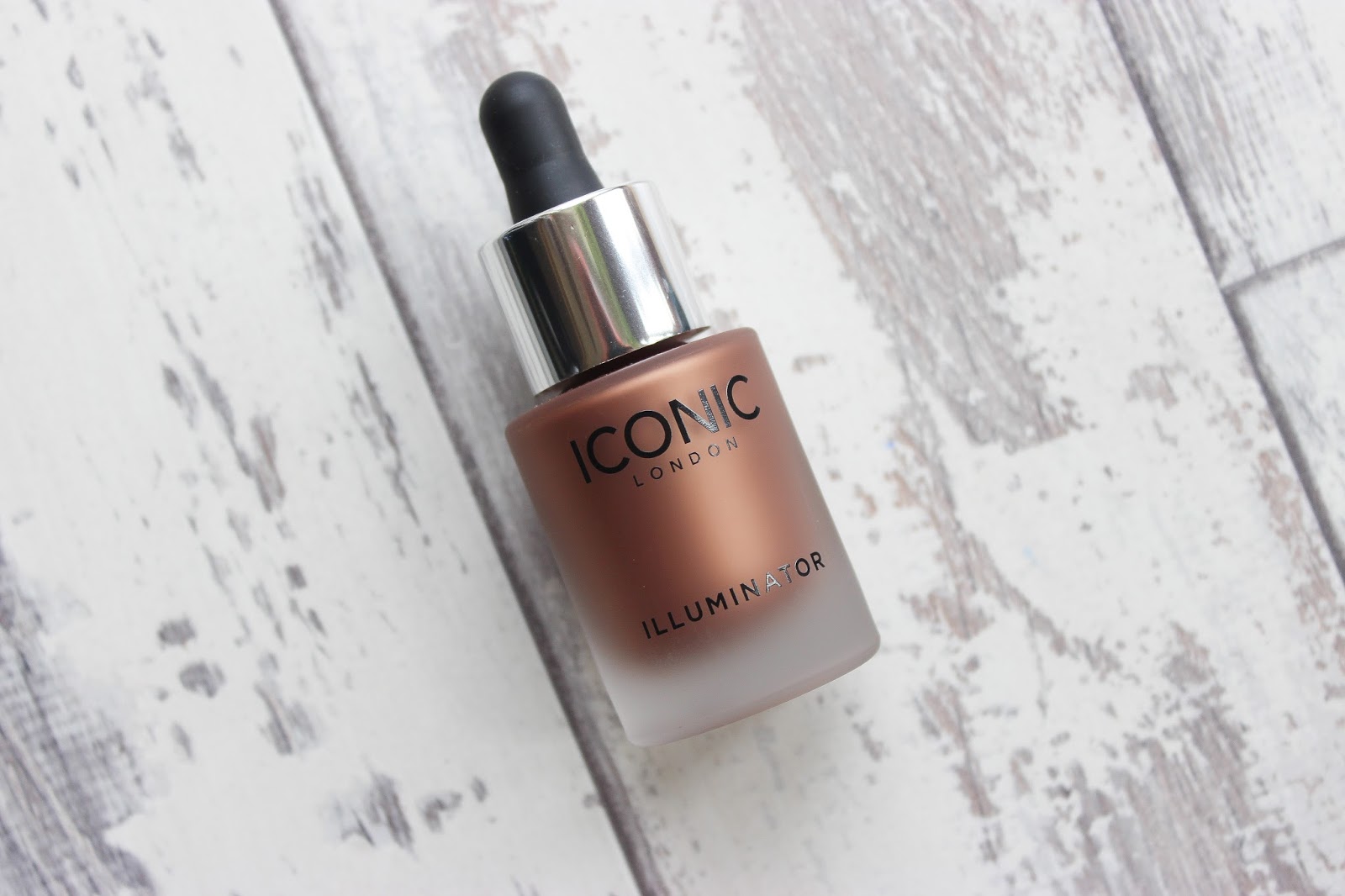 SPOTLIGHT // ICONIC LONDON PIGMENT STICK FOUNDATIONS AND GLOW