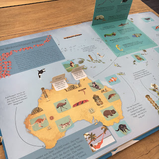 "Tier der Erde" von Nicola Edwards, illustriert von L'Atelier Cartographik, erschienen im 360 Grad Verlag, ist ein 16seitiges großformatiges Sachbuch mit vielen Klappen für Kinder ab 5 Jahren, Rezension auf Kinderbuchblog Familienbücherei