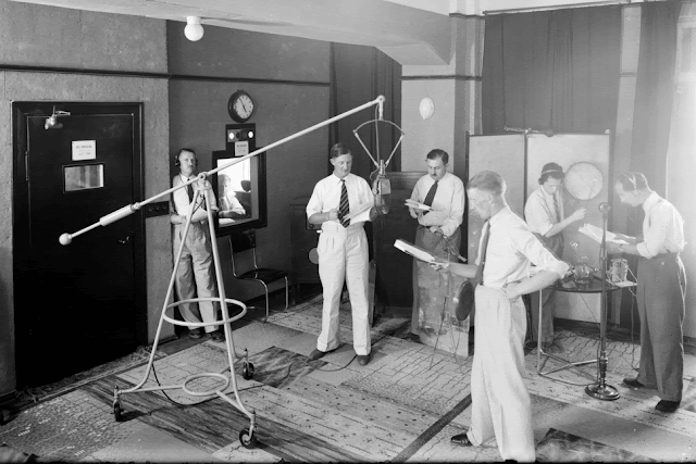 Early radio broadcasting. Sound effects during a live broadcast. Jingles and other stories about The American Dream. marchmatron.com Early radio broadcasting. Sound effects during a live broadcast. Jingles and other stories about The American Dream. marchmatron.com