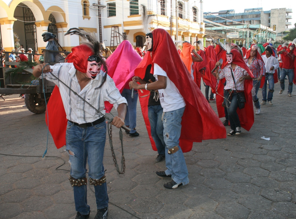 Radio Patujú 95.2 FM IMÁGENES DE ENTRADA FOLKLÓRICA ESTUDIANTIL 2012