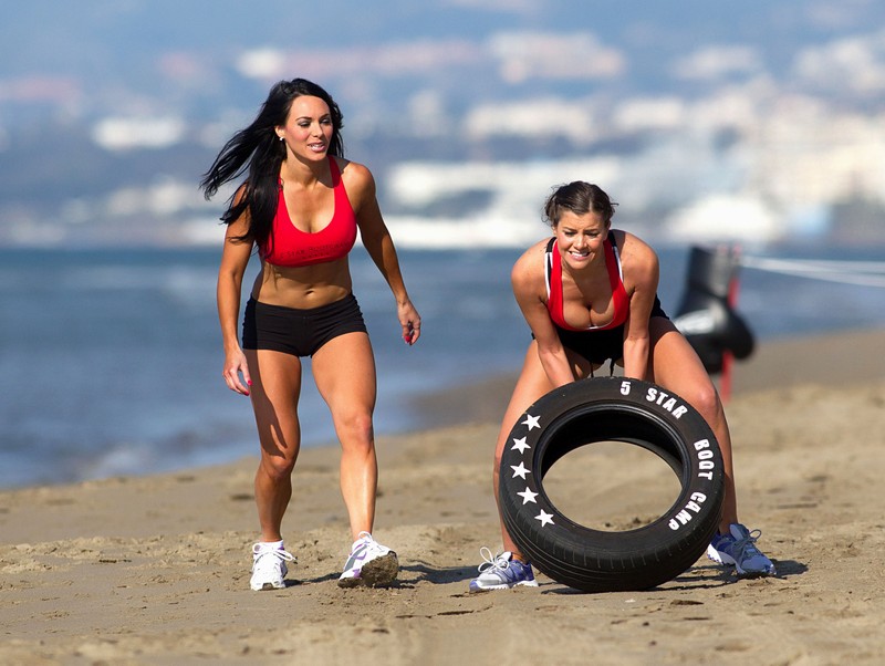 Michelle hunziker feet. Девушки топлес на ибице. Уна хили голая. She was during her holidays. She was during her holidays.
