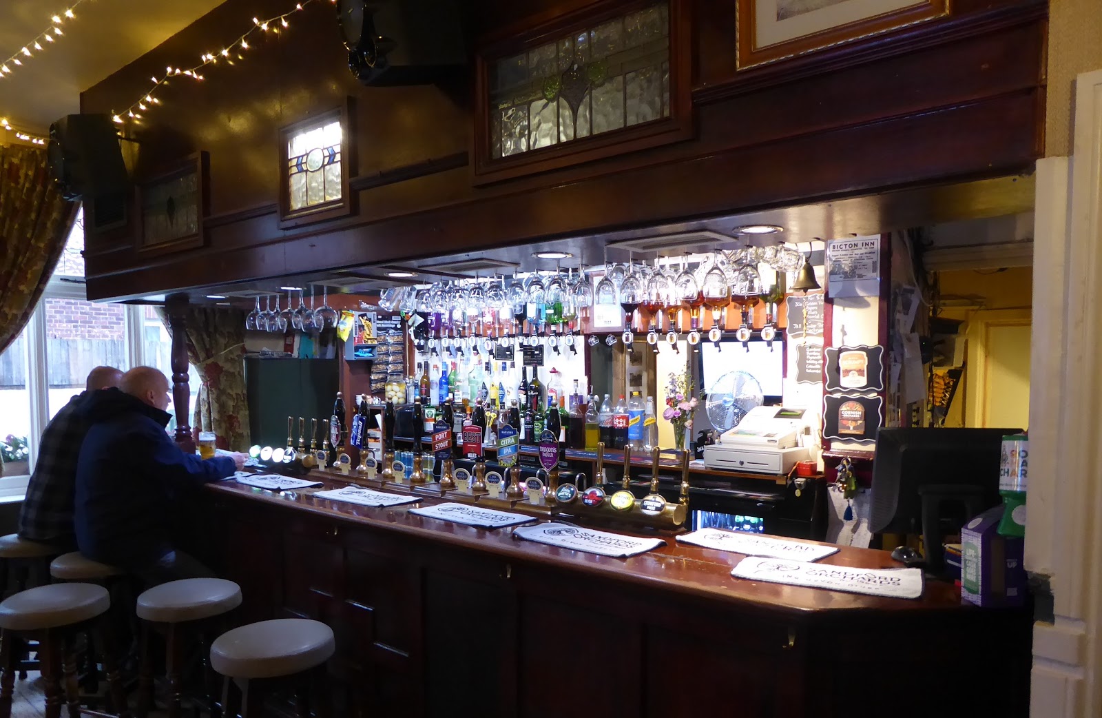 Prop Up the Bar Exmouth Pub Excursions