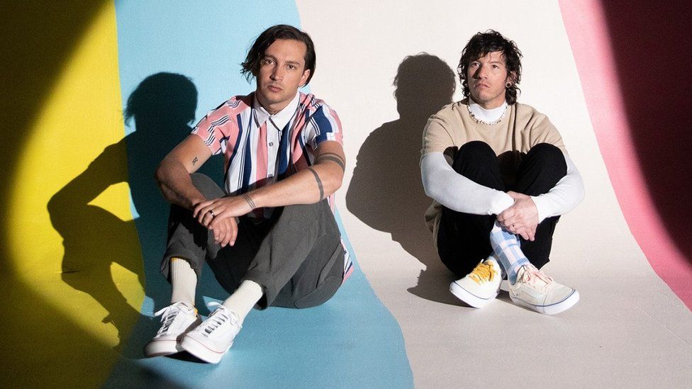 Lirik Twenty One Pilots Shy Away dan Terjemahan Arti