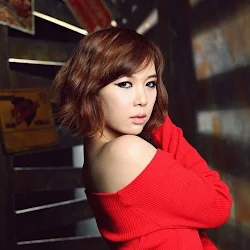 Kim In Ae Sexy in Grey and Red Dress Foto 19