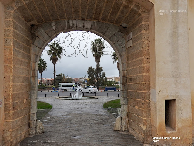 FORTIFICACIÓN ABALUARTADA DE BADAJOZ Y ZONAS ADYACENTES.: PUERTA DE PALMAS.
