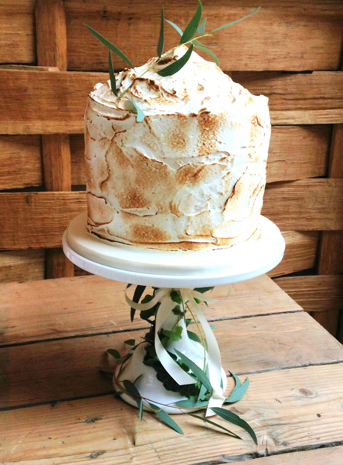 The Vanilla Pod Bakery A Fabulous Torched Meringue Wedding Cake