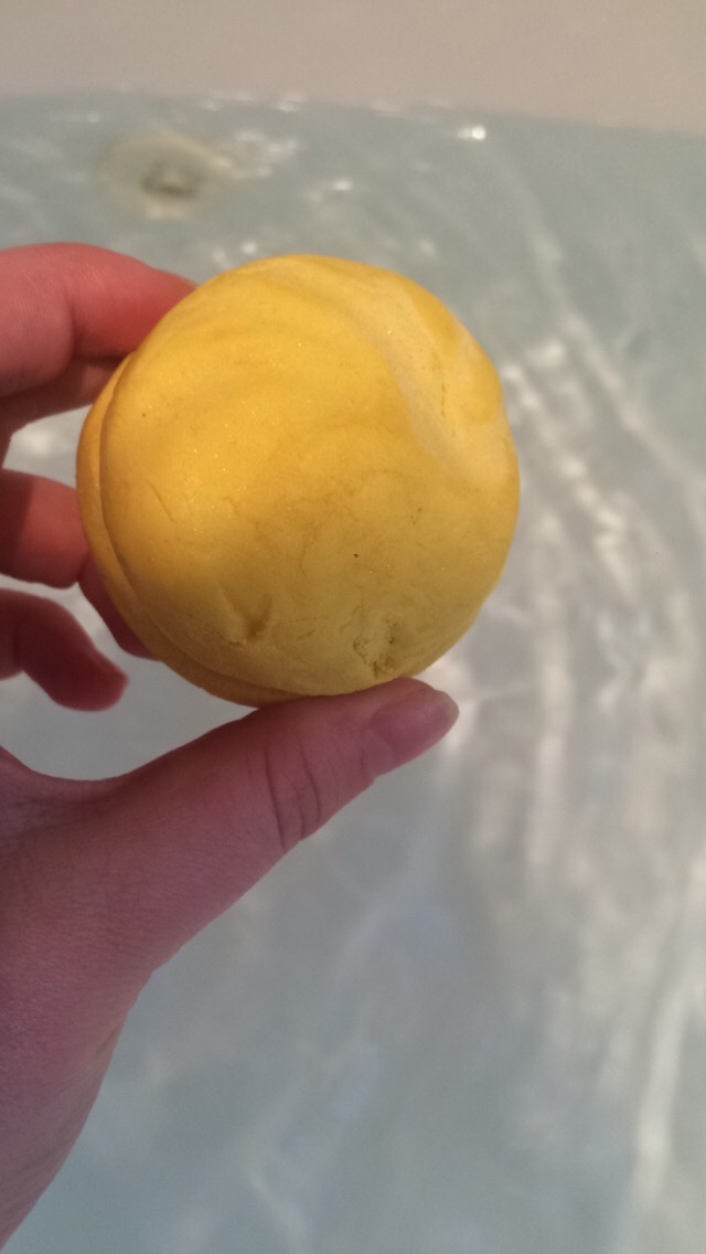 Lushie UK Yuzu & Cocoa Bubbleroon