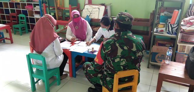 Babinsa Desa Taskombang Beri Himbauan  Guru TK Dan PAUD Guna Mencegah Covid-19